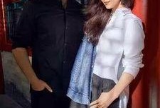 娱乐圈明星结婚爆料文章,甜蜜瞬间曝光，爱情故事感人至深